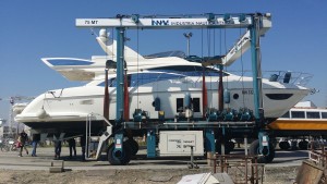 pre-owned azimut yacht sold by international yacht broker