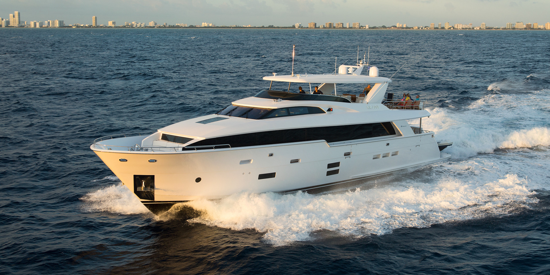 hatteras Yachts Full Screen Picture