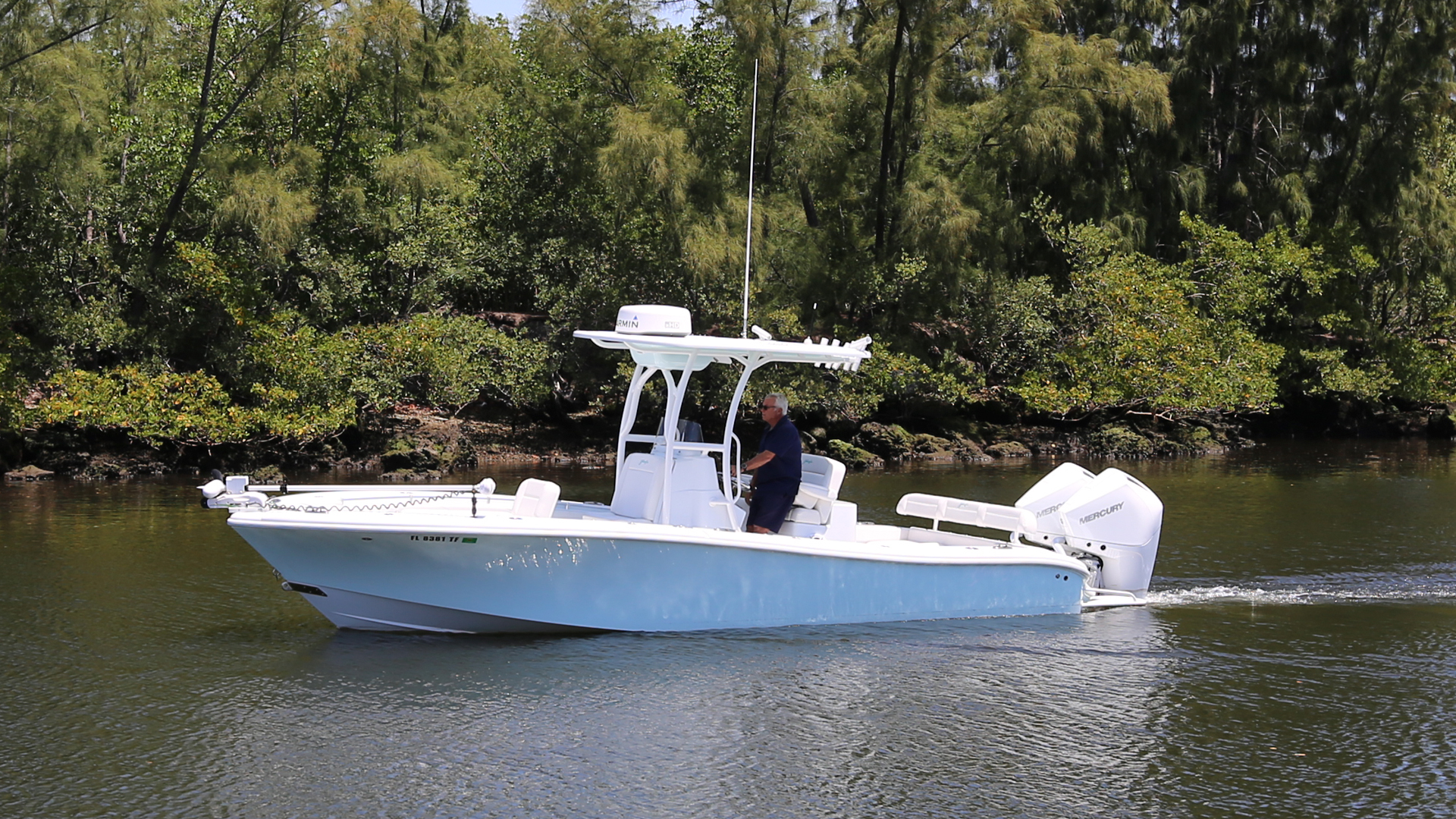 Picture Of: Yellowfin 26 Hybrid 