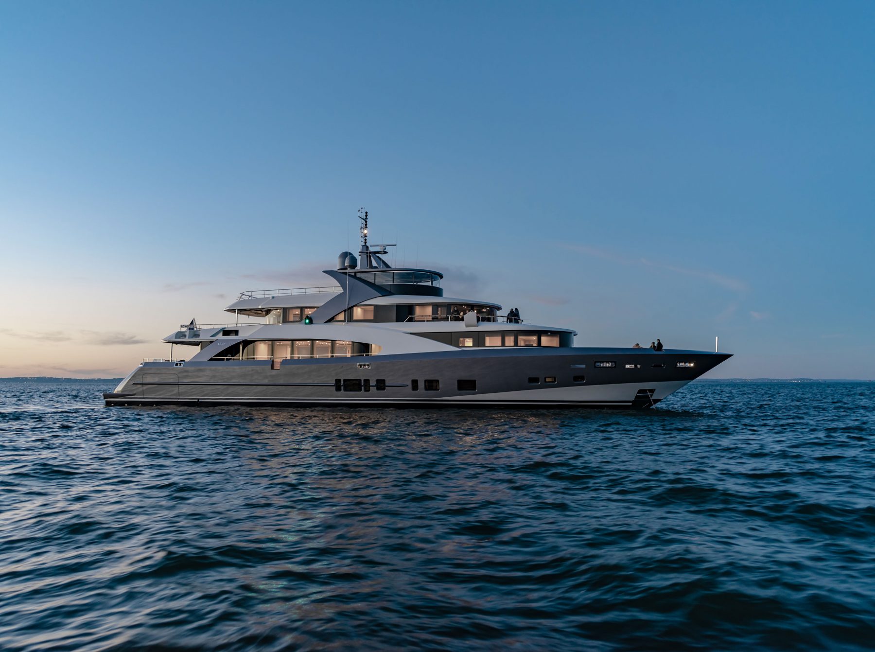 Couach Yachts Full Screen Picture