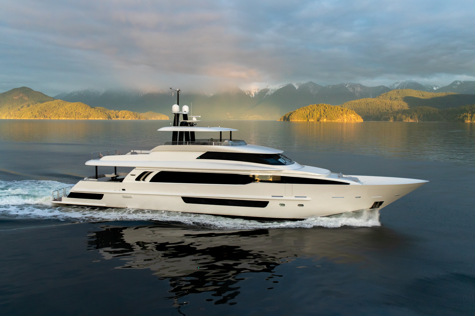 Crescent Yachts Full Screen Picture