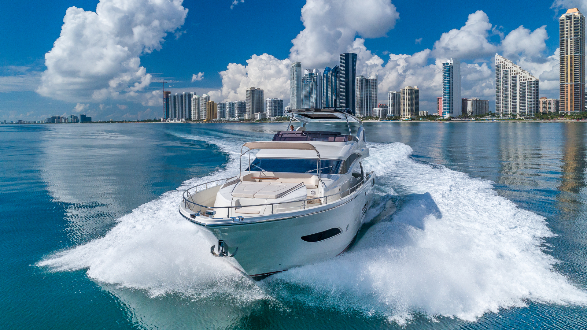 Dominator Yachts Full Screen Picture