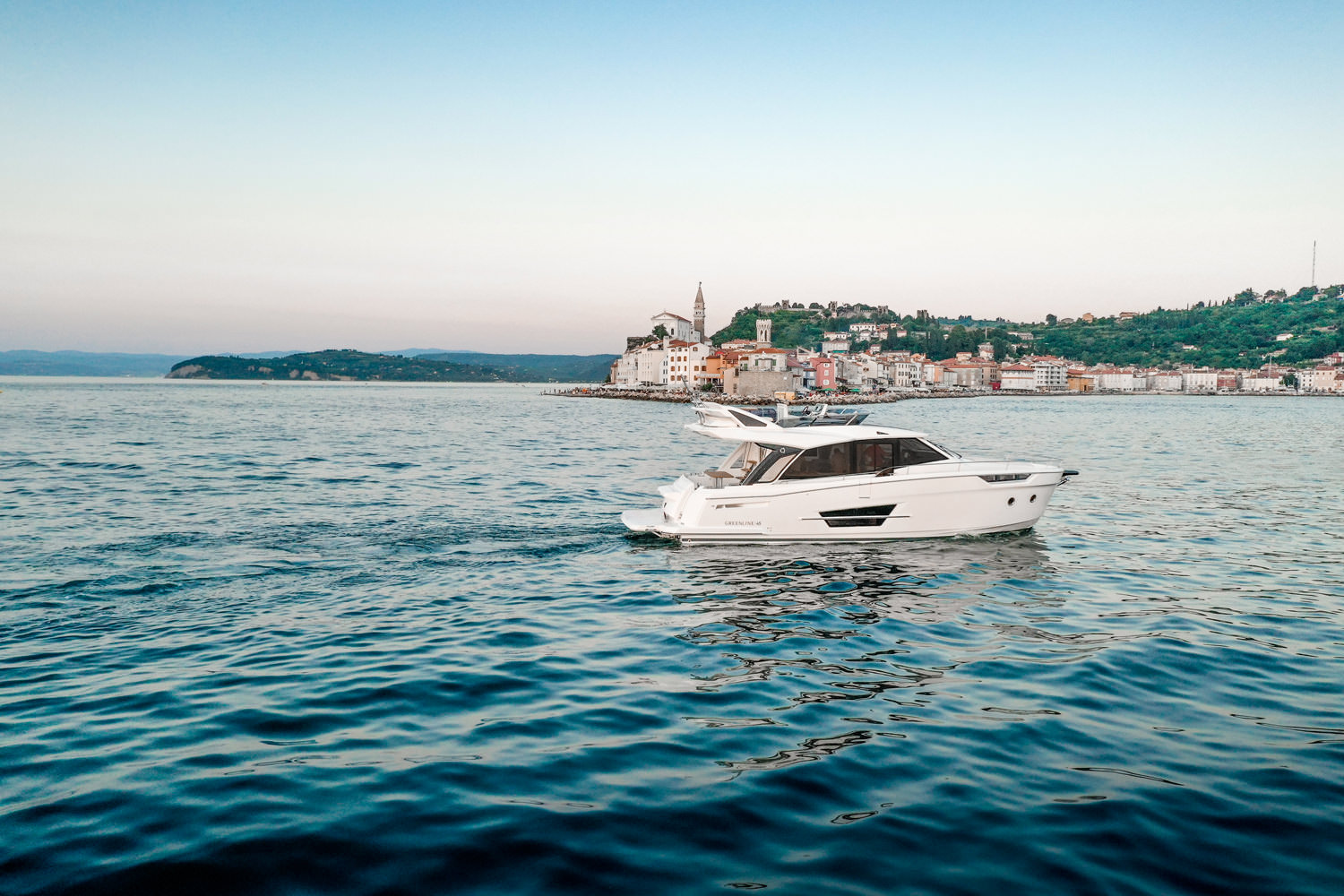 Ocean Yachts Full Screen Picture