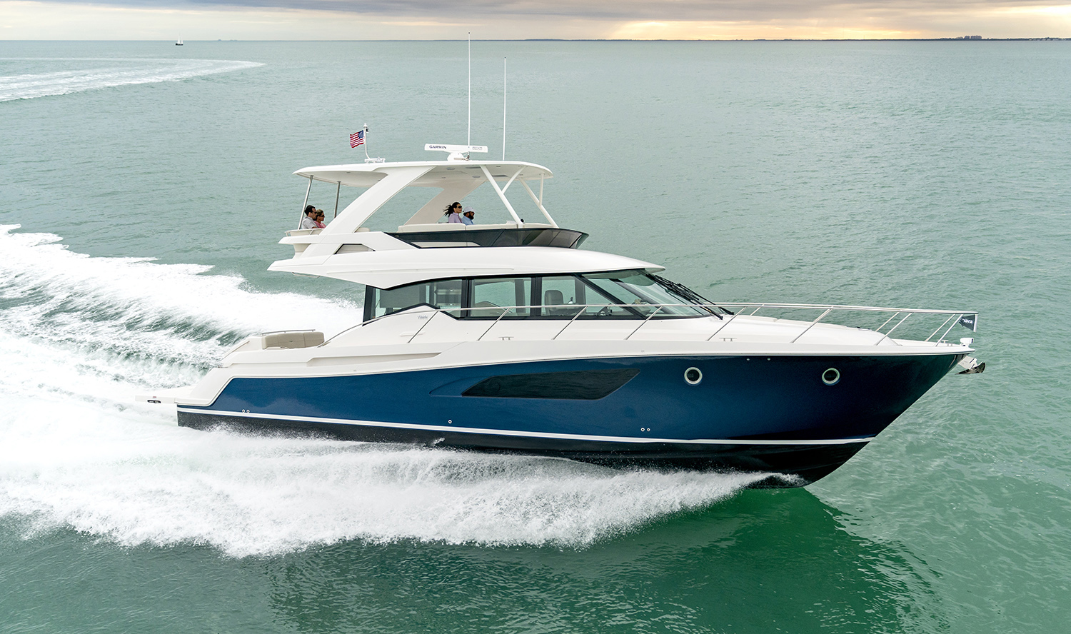 Tiara Yachts Full Screen Picture