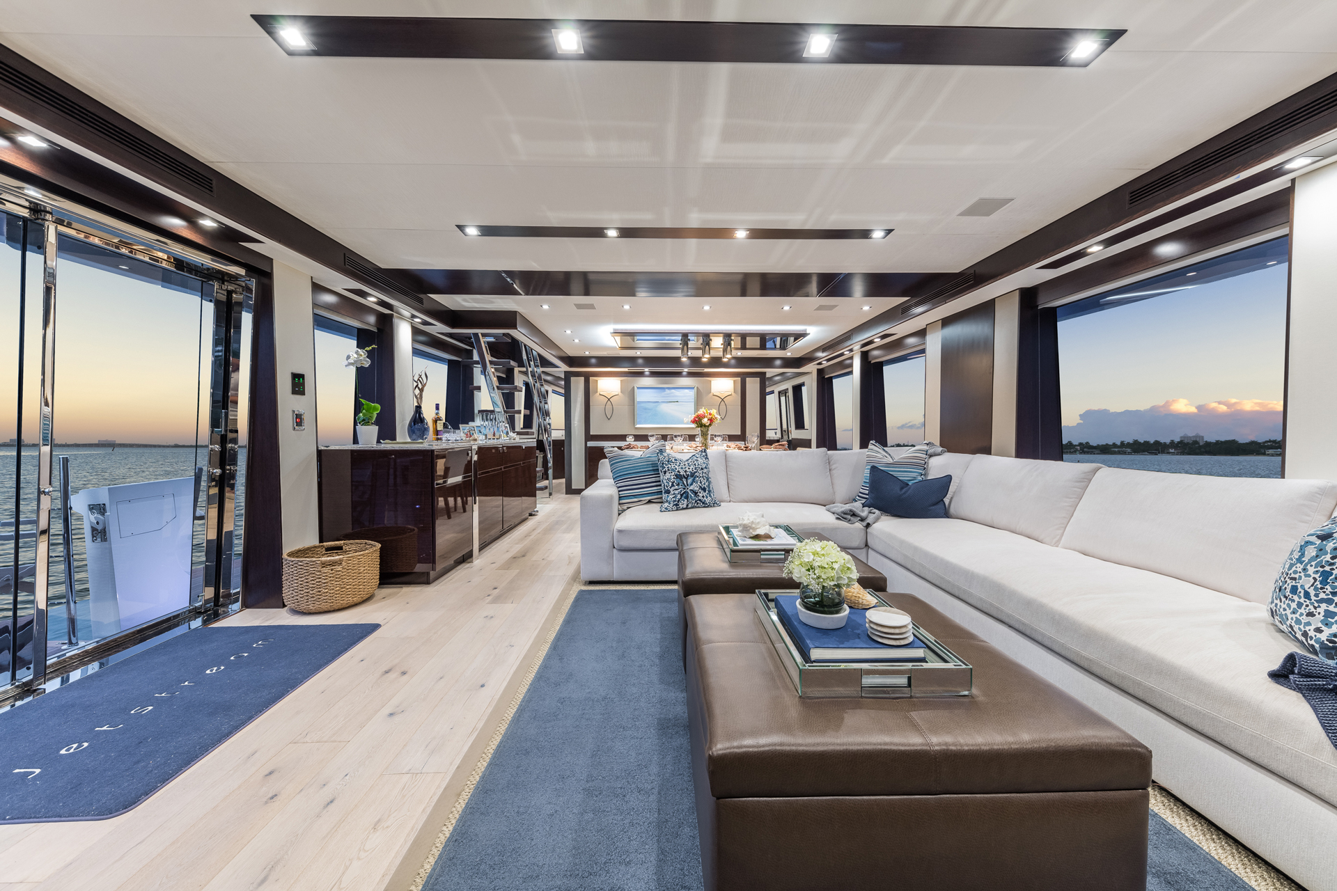 90 Hatteras Salon