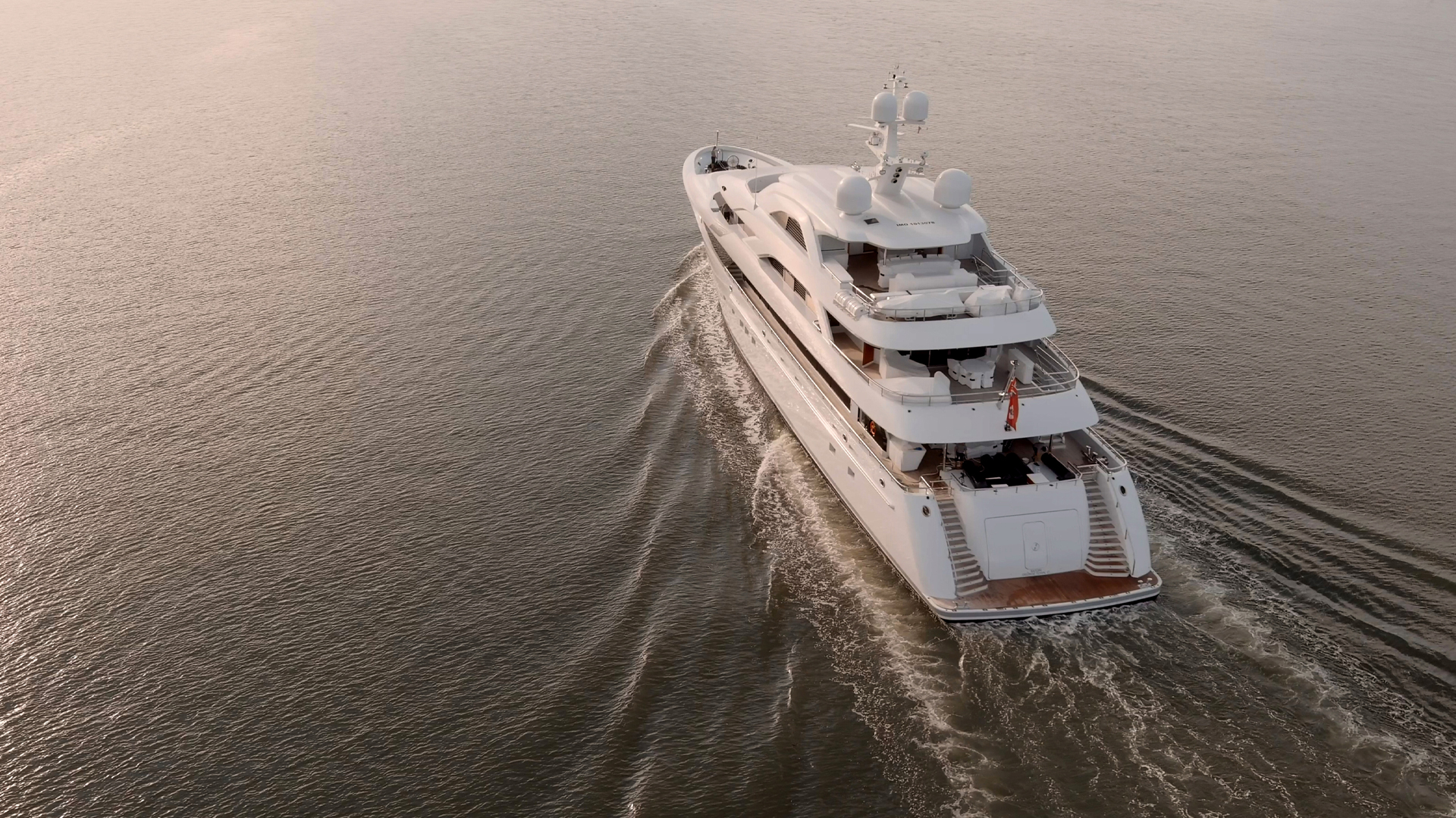 Motor Yacht running