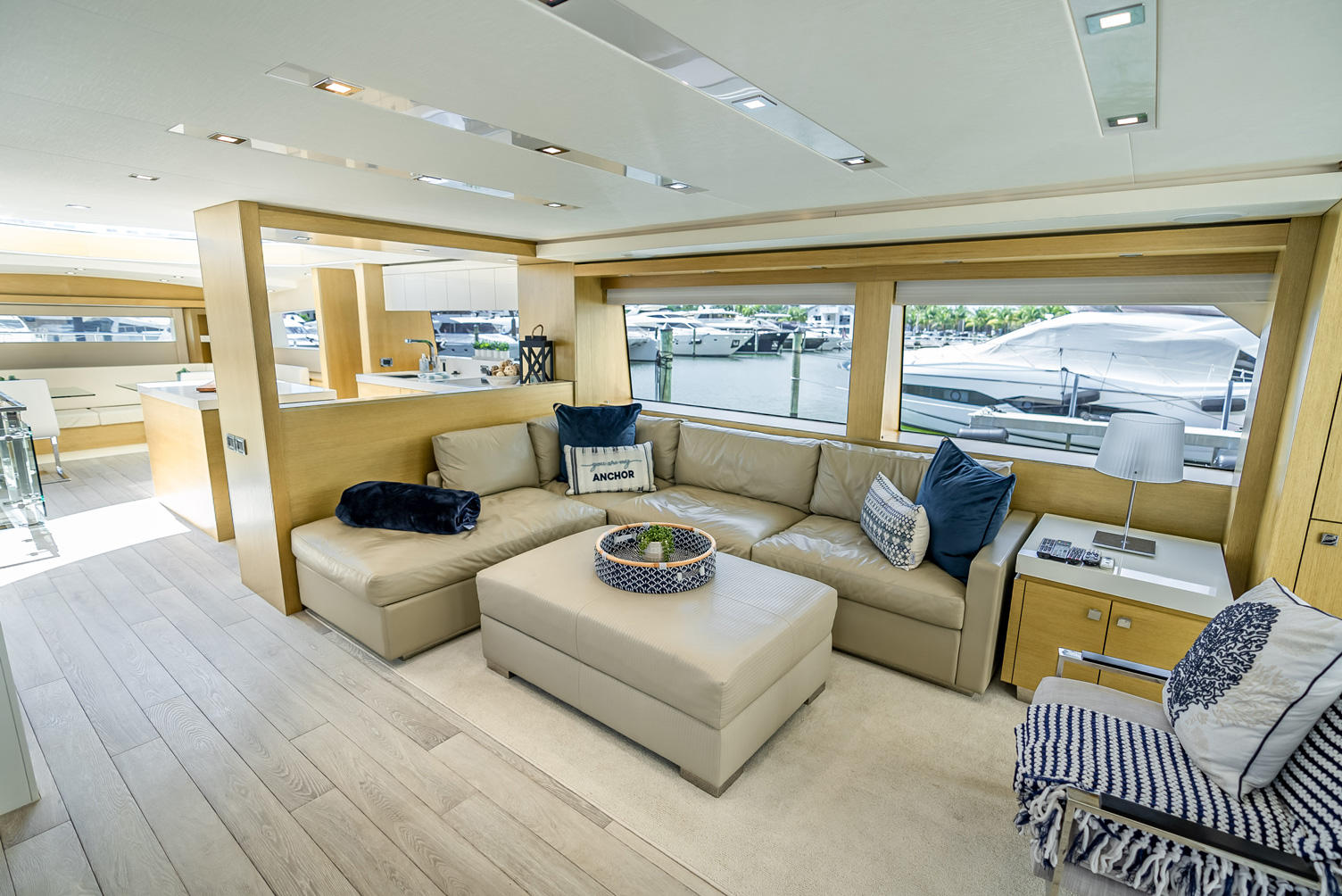 75 hatteras salon