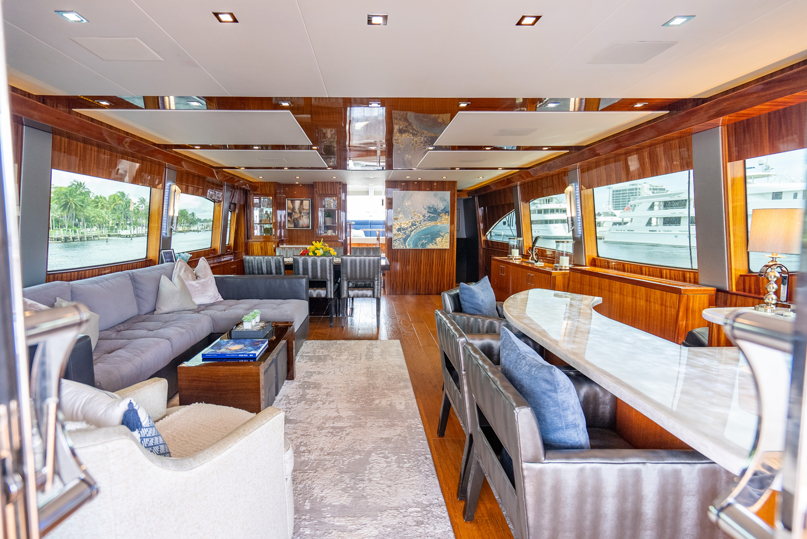 80 hatteras salon